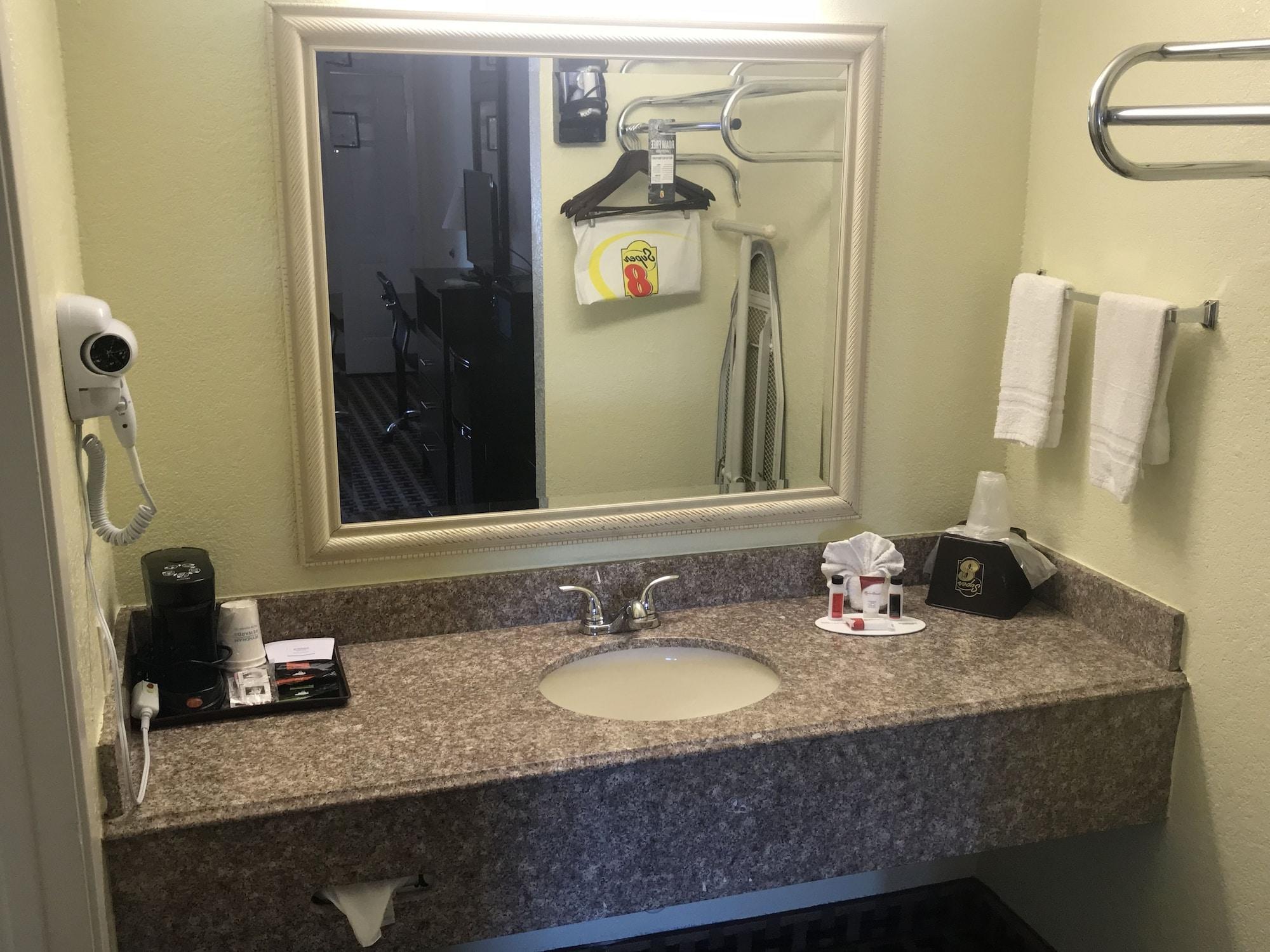 ซูเปอร์ 8 บาย วินด์แฮม คอร์ซิคานา Motel คอร์สิคานา ภายนอก รูปภาพ