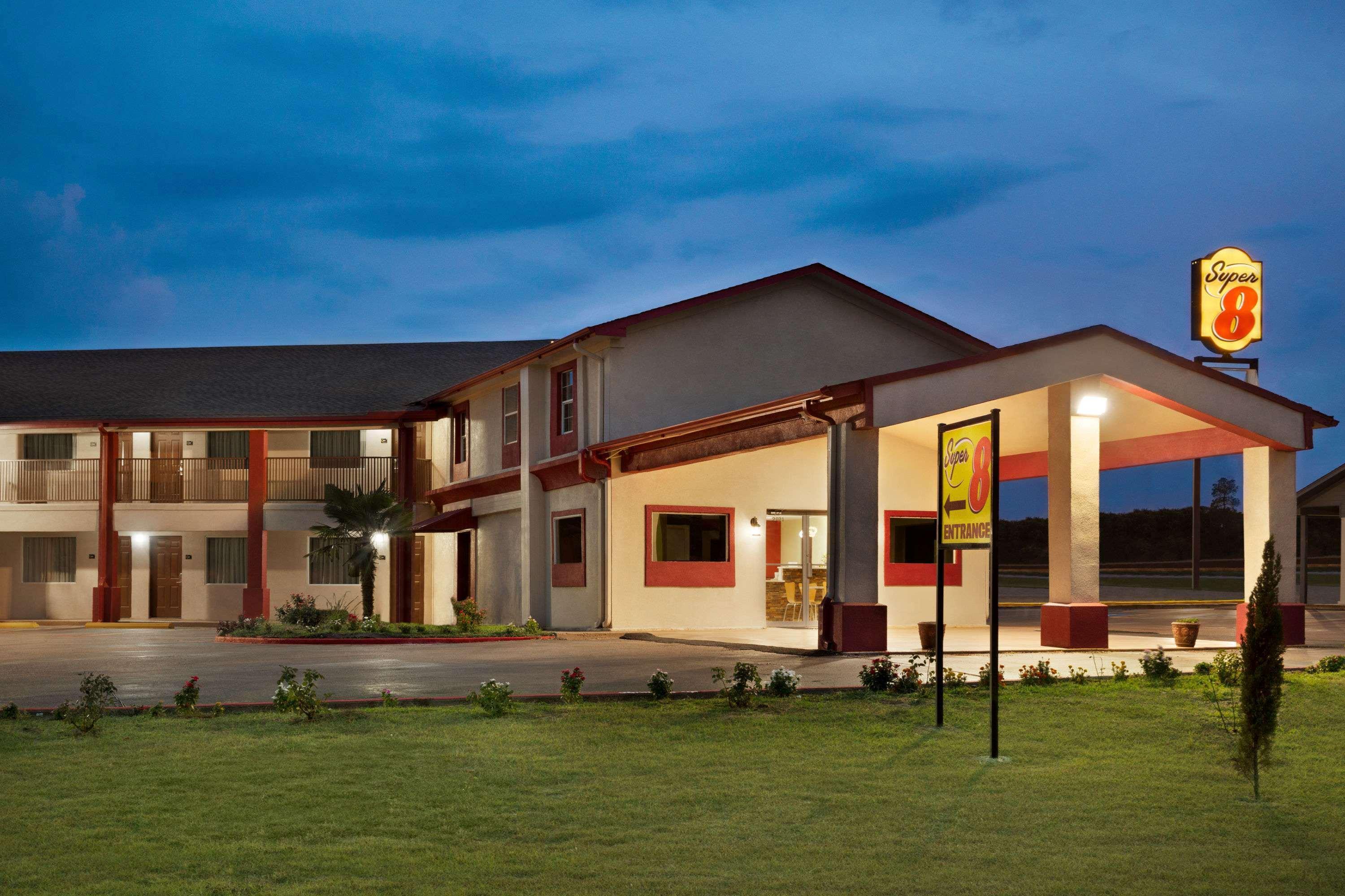 ซูเปอร์ 8 บาย วินด์แฮม คอร์ซิคานา Motel คอร์สิคานา ภายนอก รูปภาพ