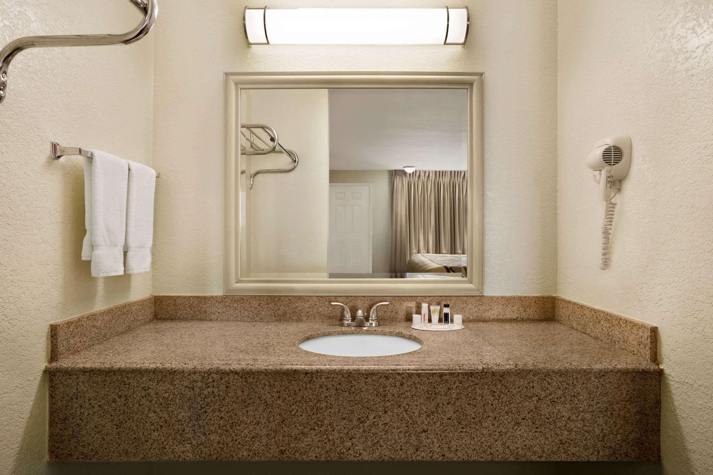 ซูเปอร์ 8 บาย วินด์แฮม คอร์ซิคานา Motel คอร์สิคานา ภายนอก รูปภาพ