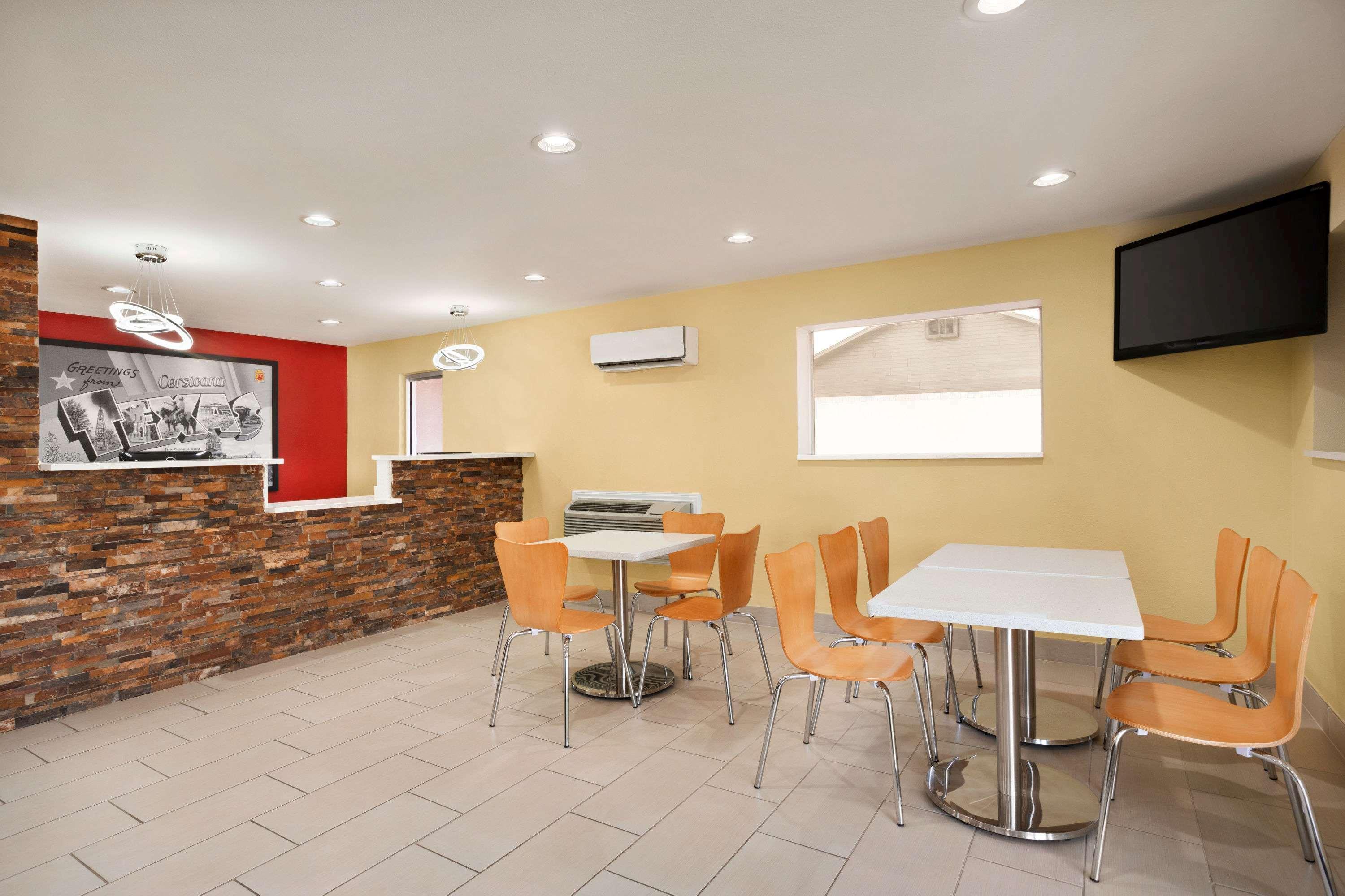 ซูเปอร์ 8 บาย วินด์แฮม คอร์ซิคานา Motel คอร์สิคานา ภายนอก รูปภาพ