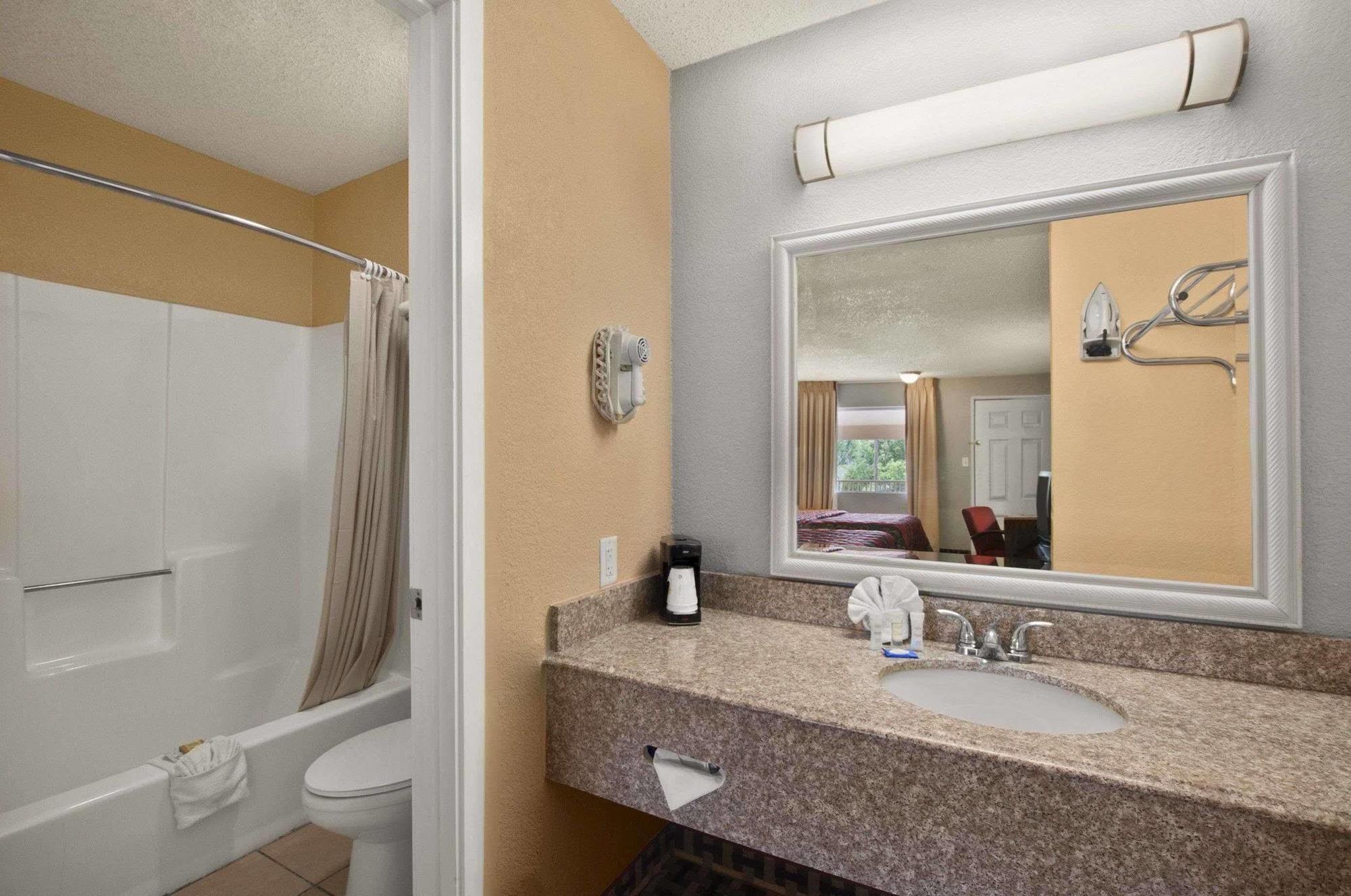 ซูเปอร์ 8 บาย วินด์แฮม คอร์ซิคานา Motel คอร์สิคานา ภายนอก รูปภาพ