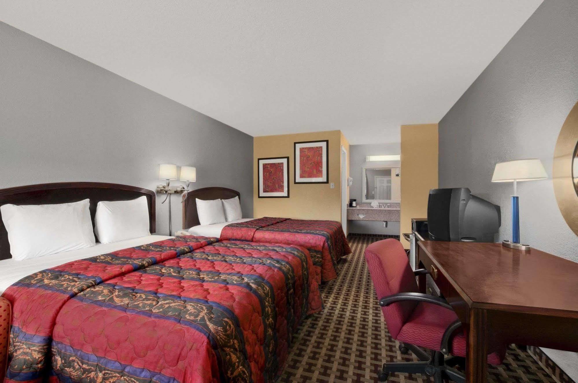 ซูเปอร์ 8 บาย วินด์แฮม คอร์ซิคานา Motel คอร์สิคานา ภายนอก รูปภาพ